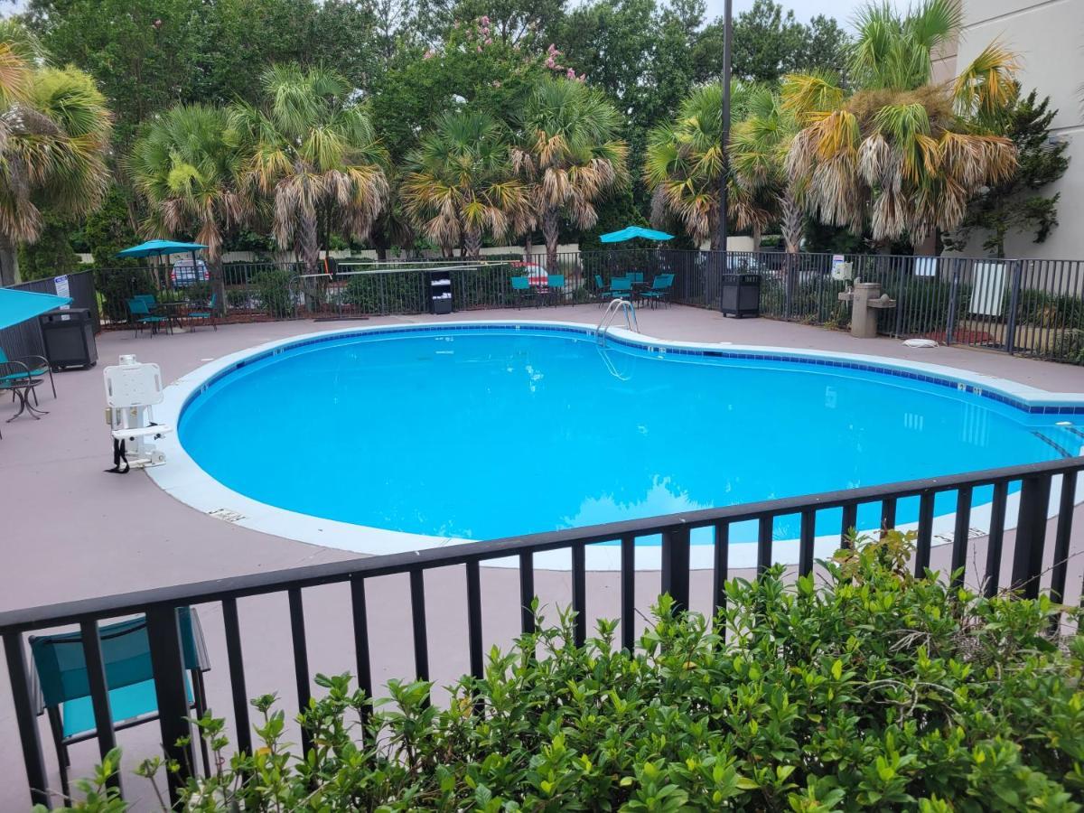 Holiday Inn Hotel Atlanta-Northlake, A Full Service Hotel Tucker Exterior photo