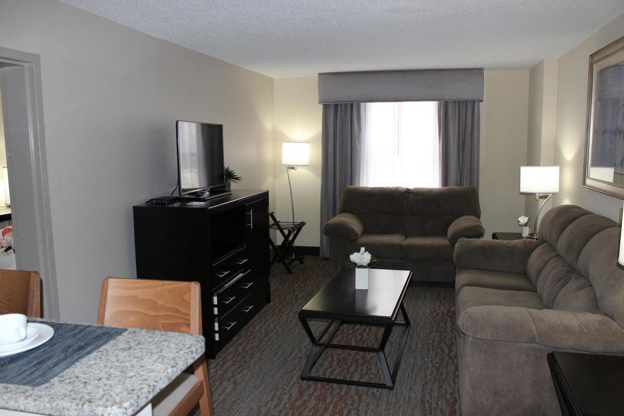 Holiday Inn Hotel Atlanta-Northlake, A Full Service Hotel Tucker Exterior photo